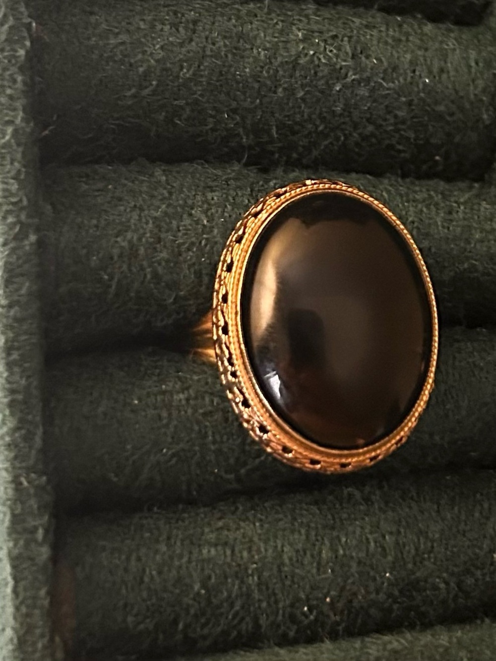 Antique 10k (stamped) yellow gold and onyx stone ring - adjustable - Picture 3 of 9